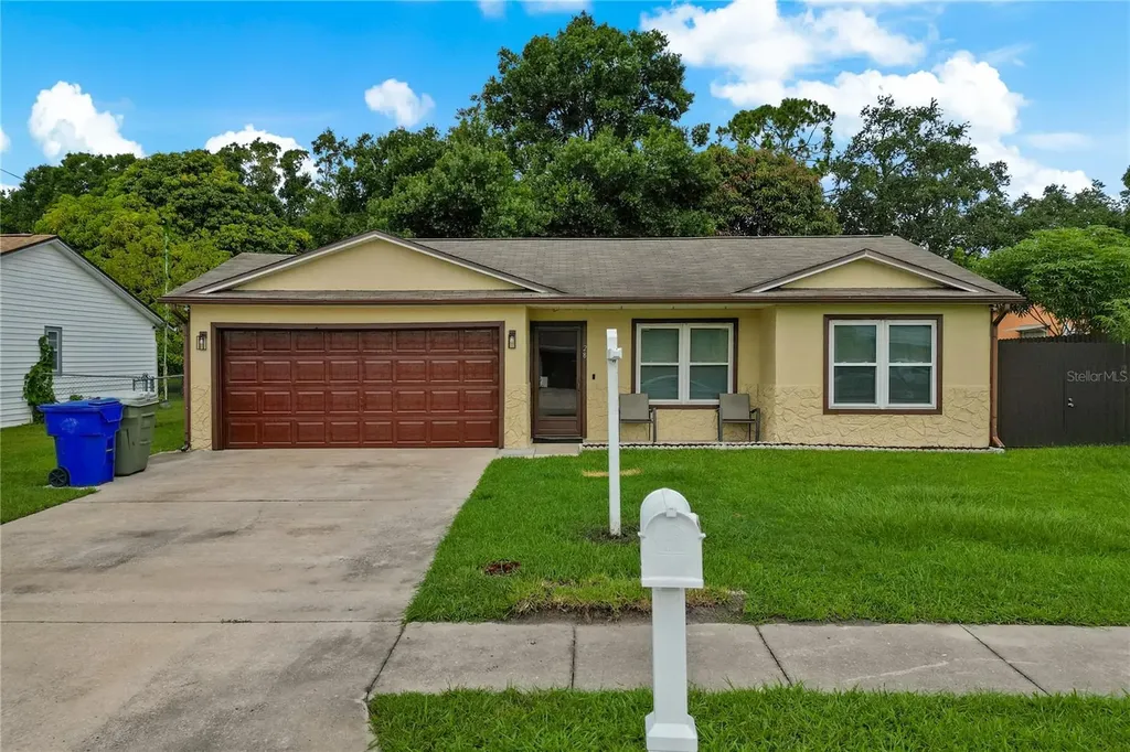 28 S Palm Avenue Kissimmee FL 34741