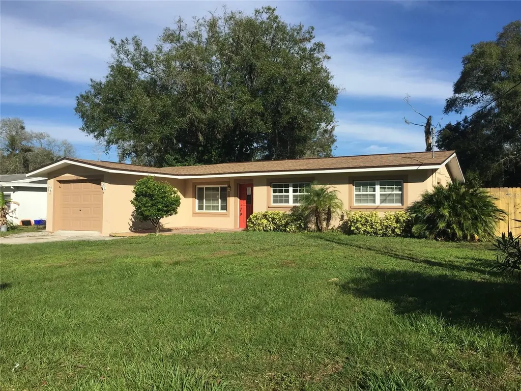 1110 N Nancy Terrace Plant City FL 33563