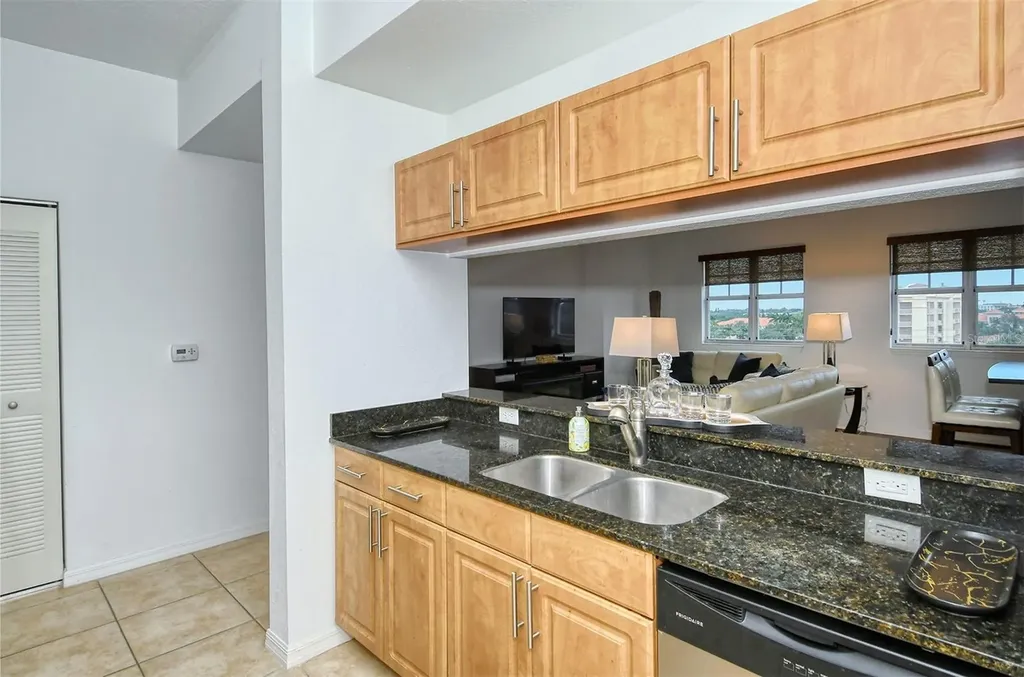 1064 N Tamiami Trail Sarasota FL 34236