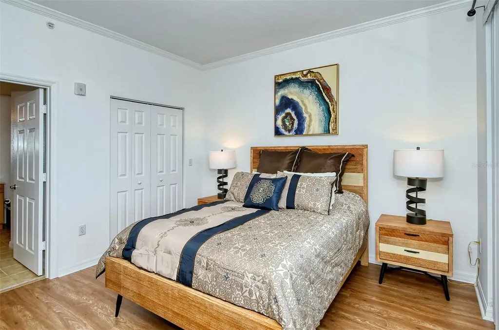 1064 N Tamiami Trail Sarasota FL 34236