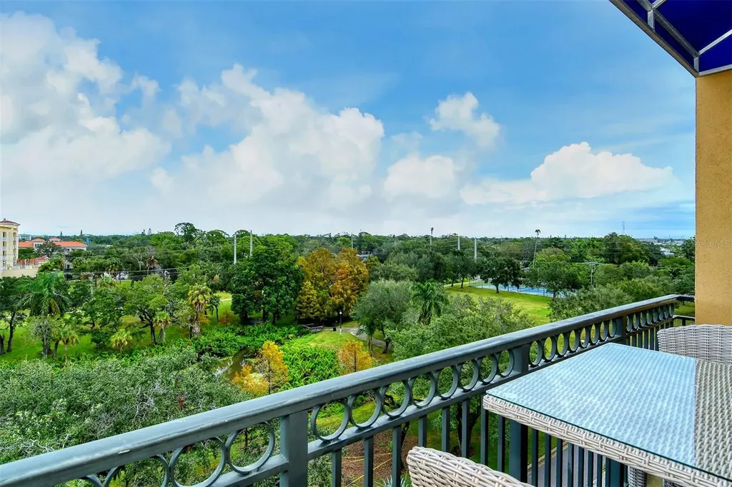 1064 N Tamiami Trail Sarasota FL 34236