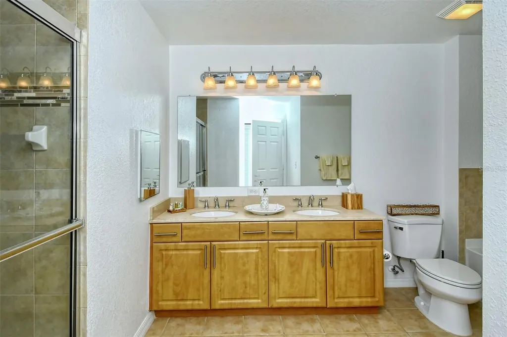 1064 N Tamiami Trail Sarasota FL 34236