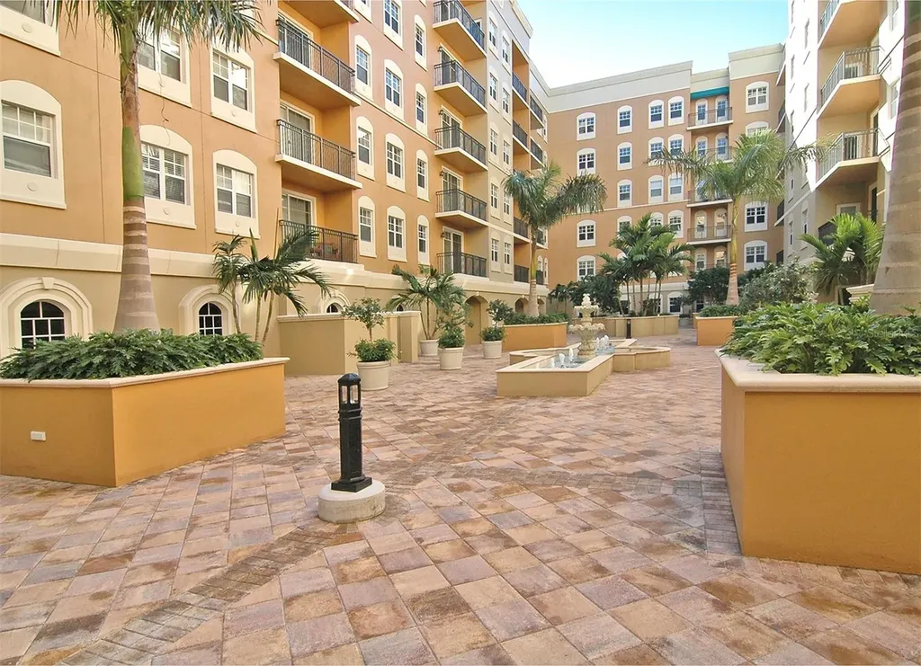 1064 N Tamiami Trail Sarasota FL 34236