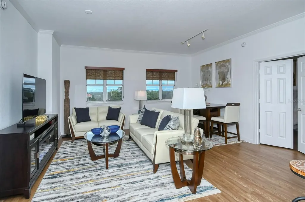 1064 N Tamiami Trail Sarasota FL 34236