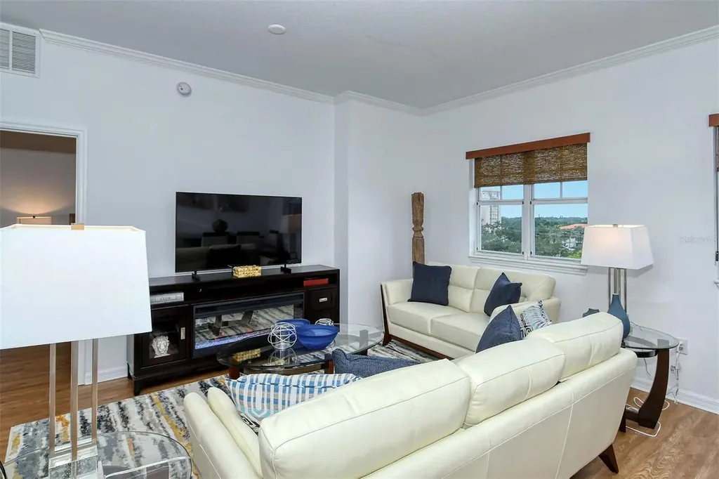 1064 N Tamiami Trail Sarasota FL 34236