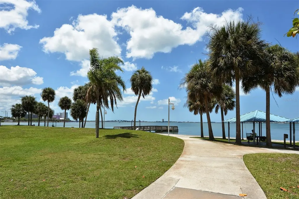 1064 N Tamiami Trail Sarasota FL 34236