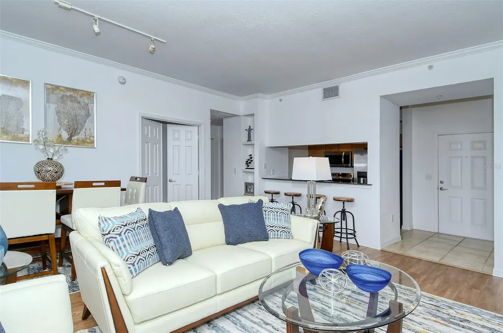1064 N Tamiami Trail Sarasota FL 34236