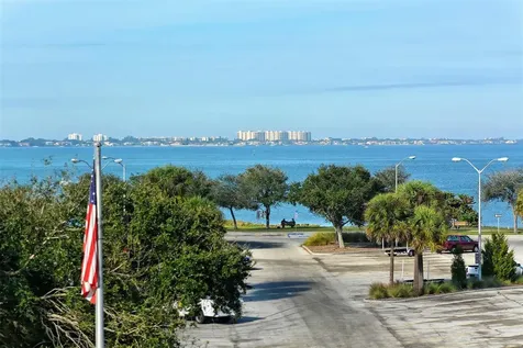 1064 N Tamiami Trail Sarasota FL 34236