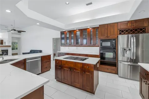 908 Lake Placido Court NE St Petersburg FL 33703