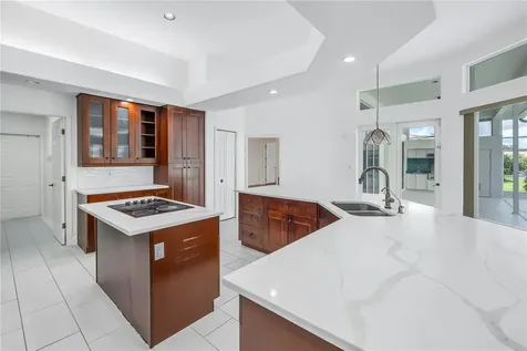 908 Lake Placido Court NE St Petersburg FL 33703