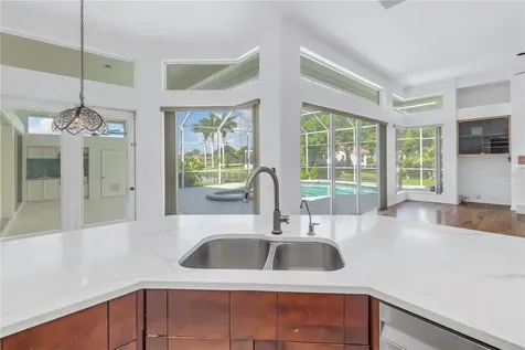 908 Lake Placido Court NE St Petersburg FL 33703