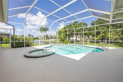 908 Lake Placido Court NE St Petersburg FL 33703