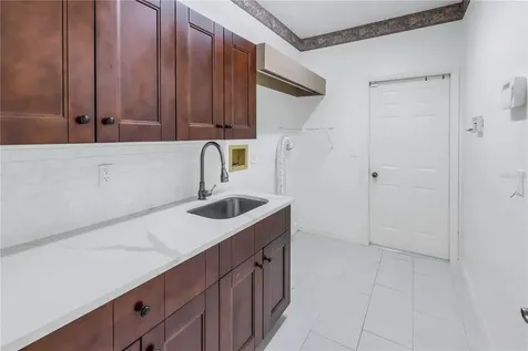 908 Lake Placido Court NE St Petersburg FL 33703