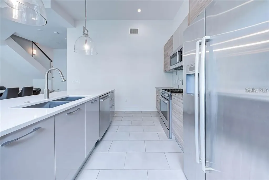 212 Cosmopolitan Court Sarasota FL 34236
