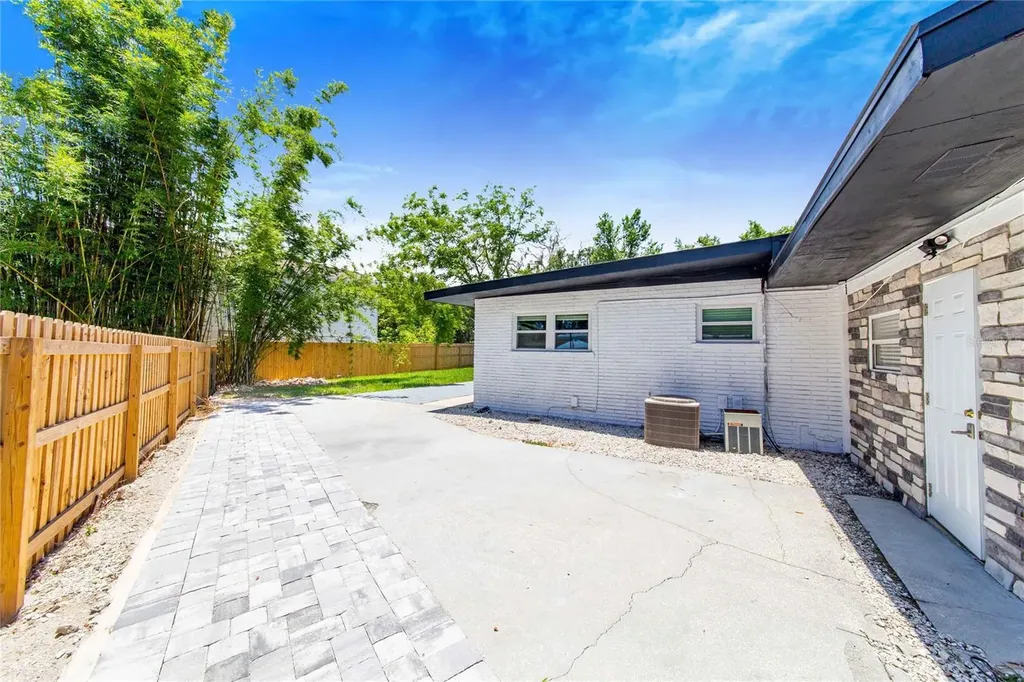 1004 Avenue G NE Winter Haven FL 33881