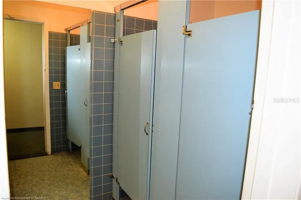 2 W Main Street Avon Park FL 33825