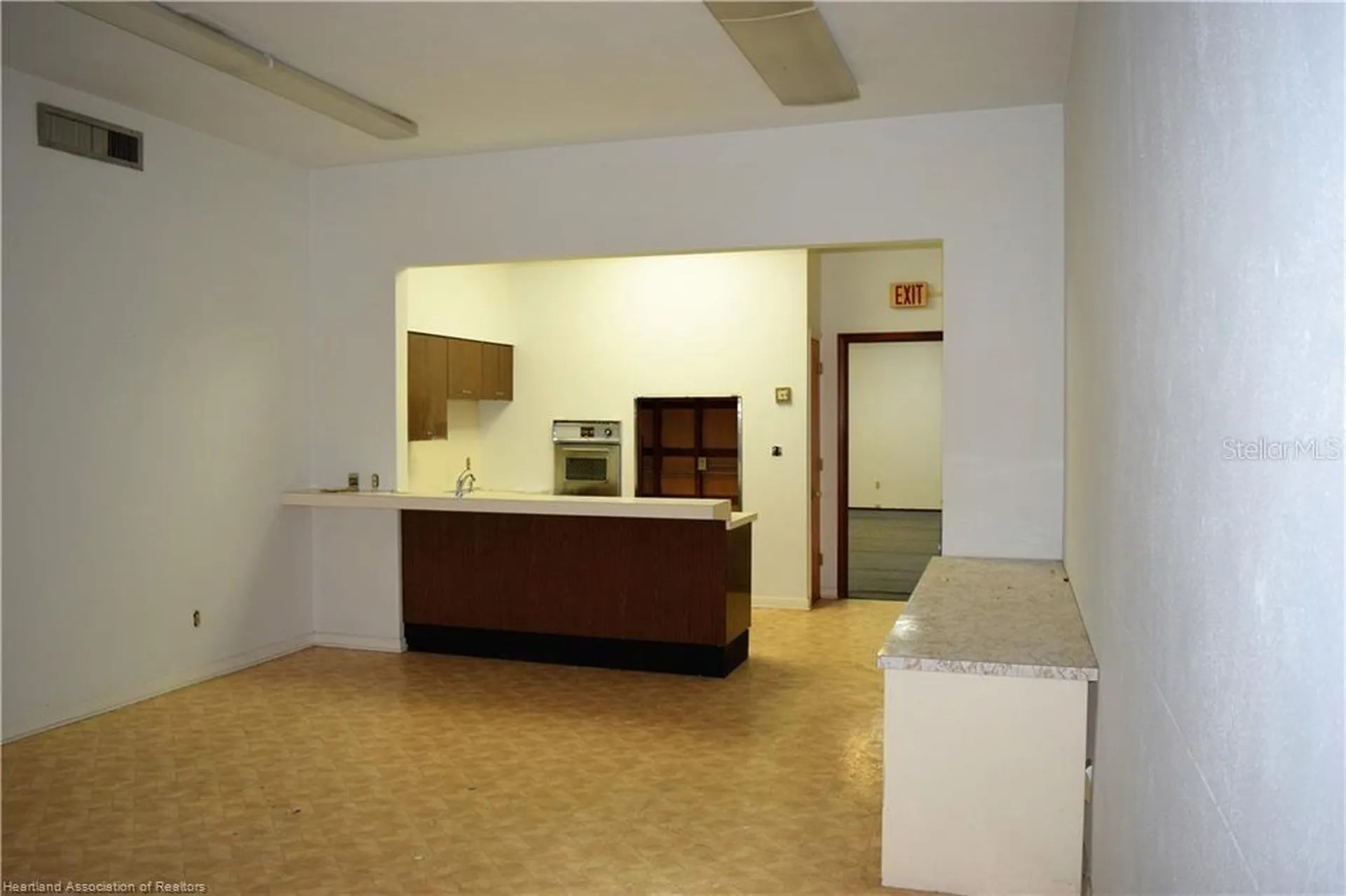 2 W Main Street Avon Park FL 33825