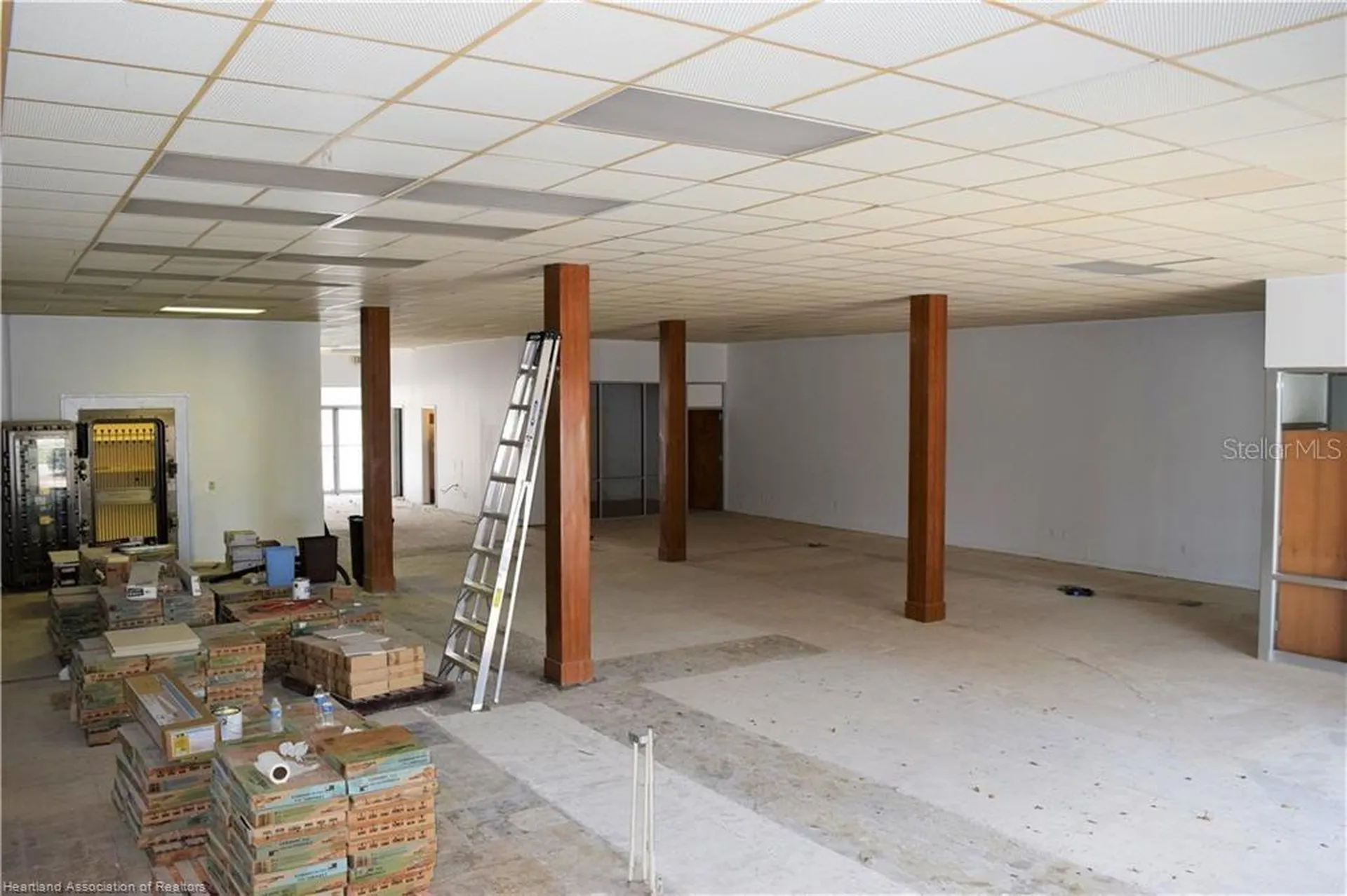 2 W Main Street Avon Park FL 33825