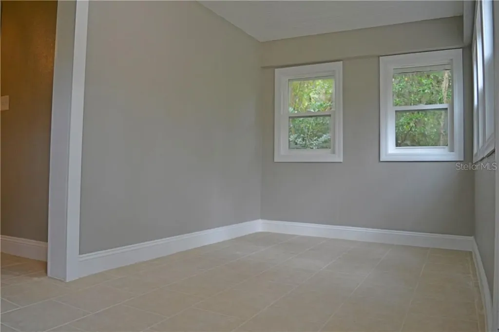 647 S Delaware Avenue Deland FL 32720
