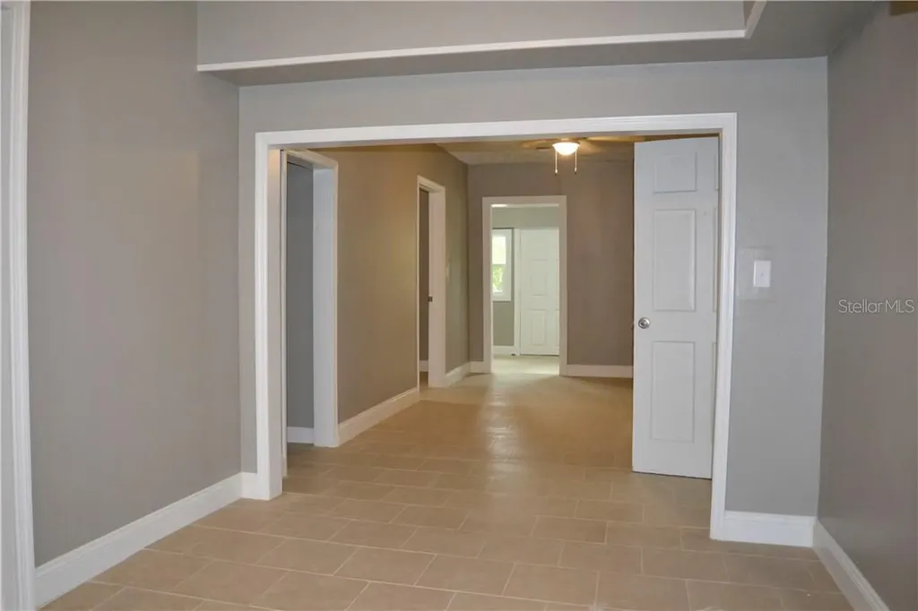 647 S Delaware Avenue Deland FL 32720