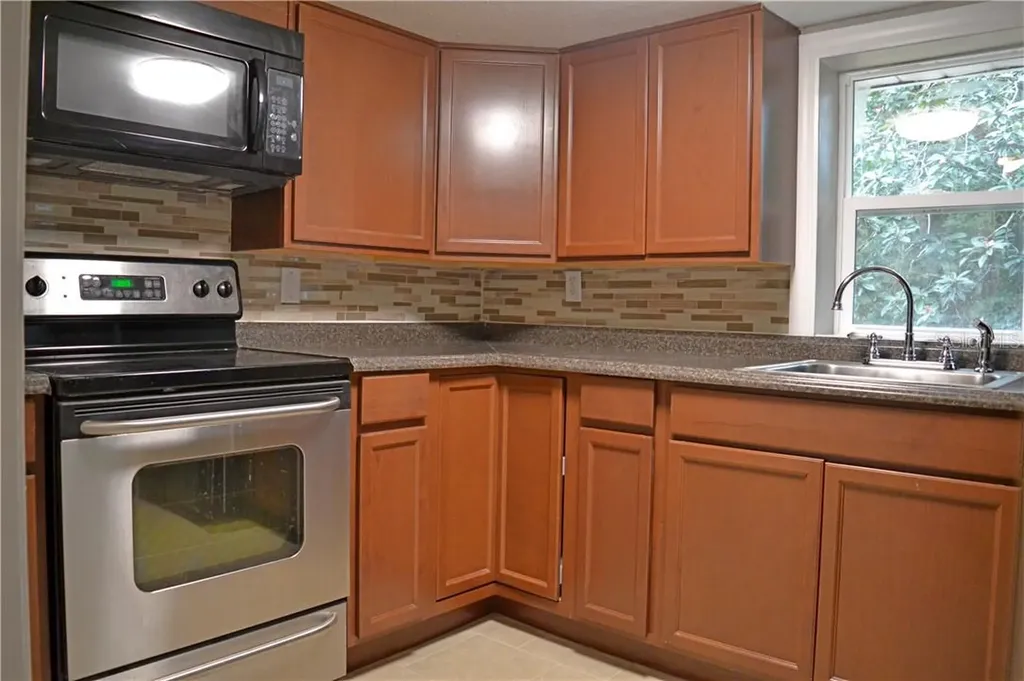 647 S Delaware Avenue Deland FL 32720