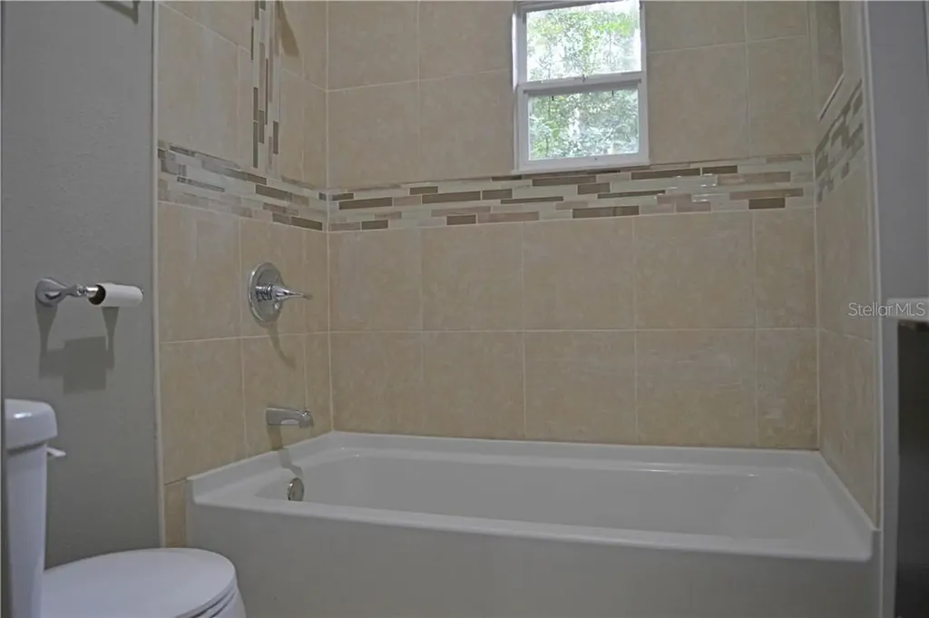 647 S Delaware Avenue Deland FL 32720