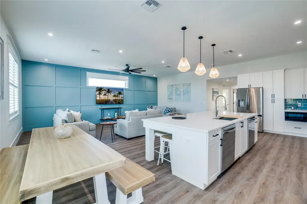 2102 Avenue B Bradenton Beach FL 34217