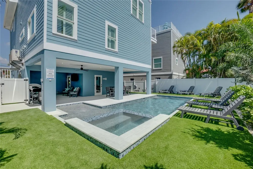2102 Avenue B Bradenton Beach FL 34217