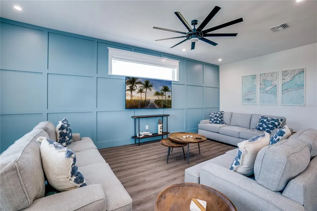 2102 Avenue B Bradenton Beach FL 34217