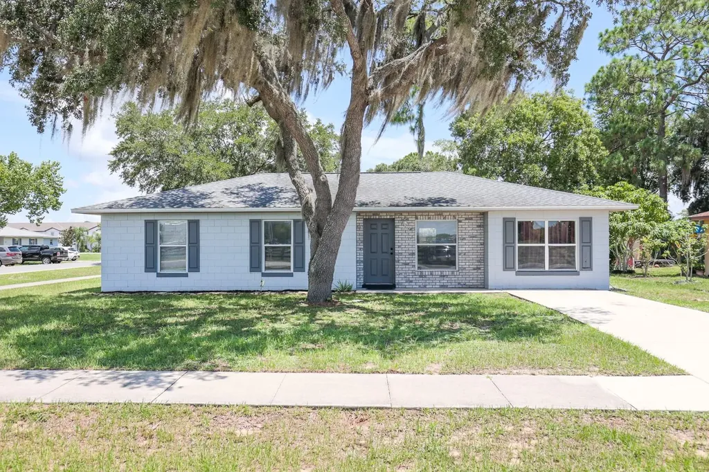 1416 S Dora Boulevard Tavares FL 32778