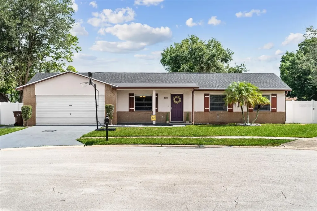 1721 Les Court Kissimmee FL 34744