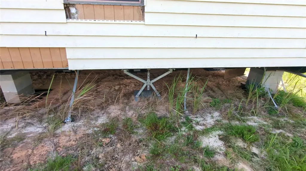 16237 SE 58 Place Ocklawaha FL 32179