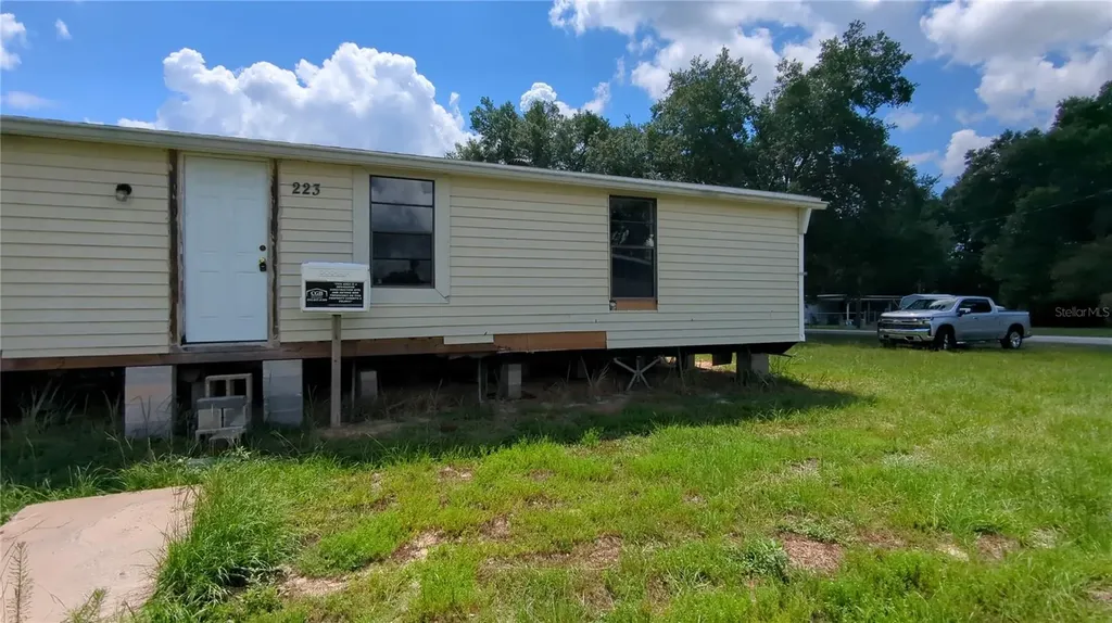 16237 SE 58 Place Ocklawaha FL 32179