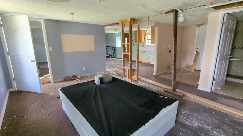 16237 SE 58 Place Ocklawaha FL 32179