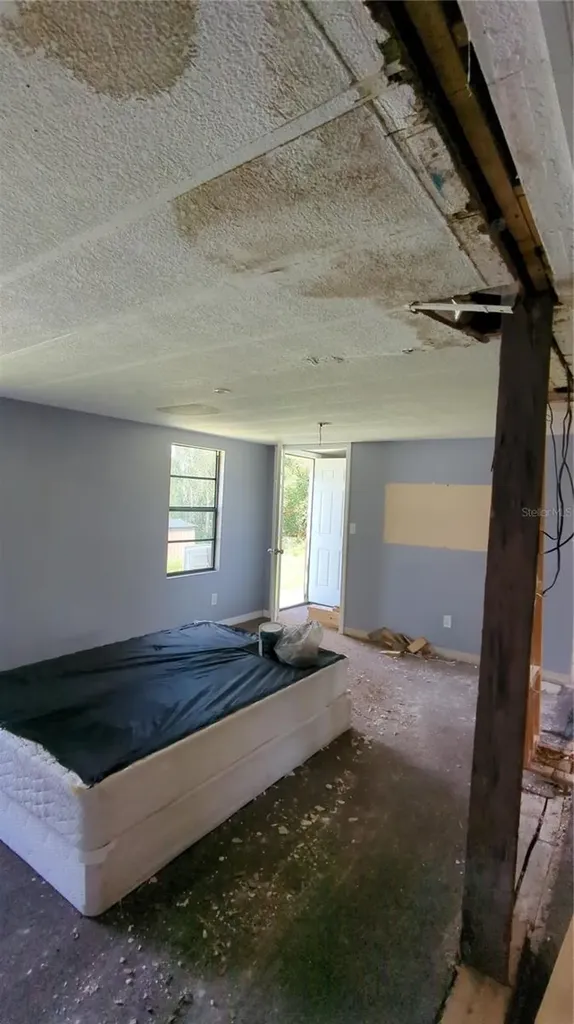16237 SE 58 Place Ocklawaha FL 32179
