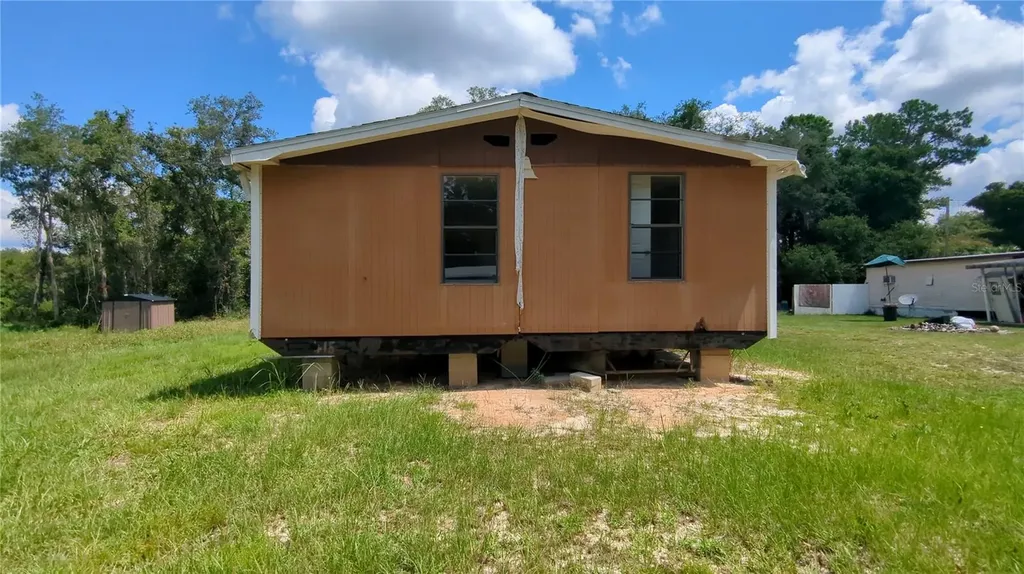 16237 SE 58 Place Ocklawaha FL 32179