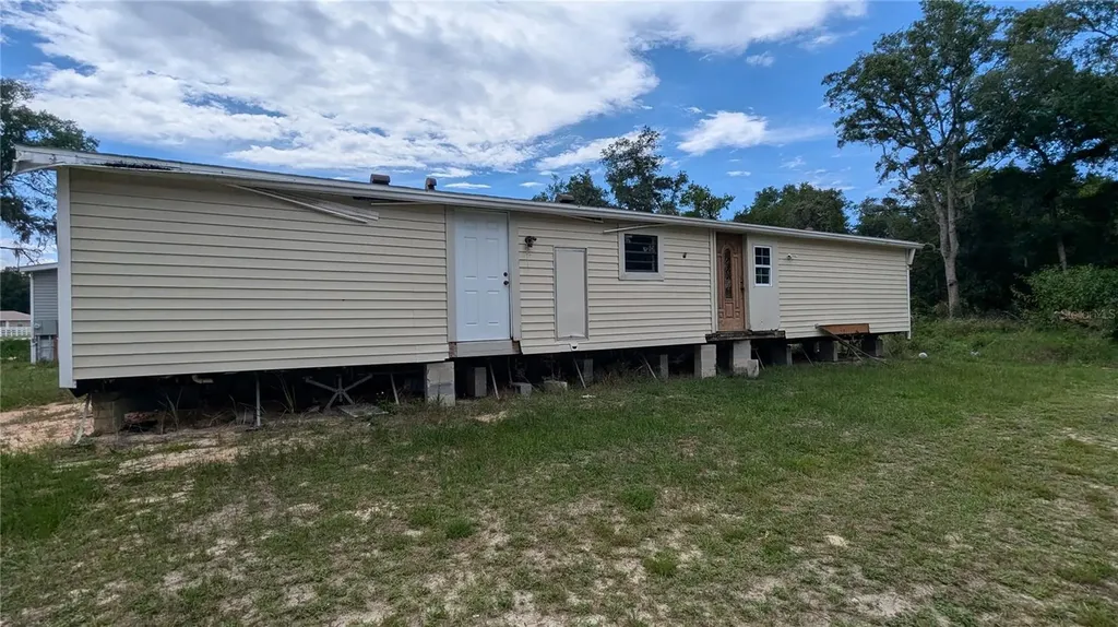 16237 SE 58 Place Ocklawaha FL 32179