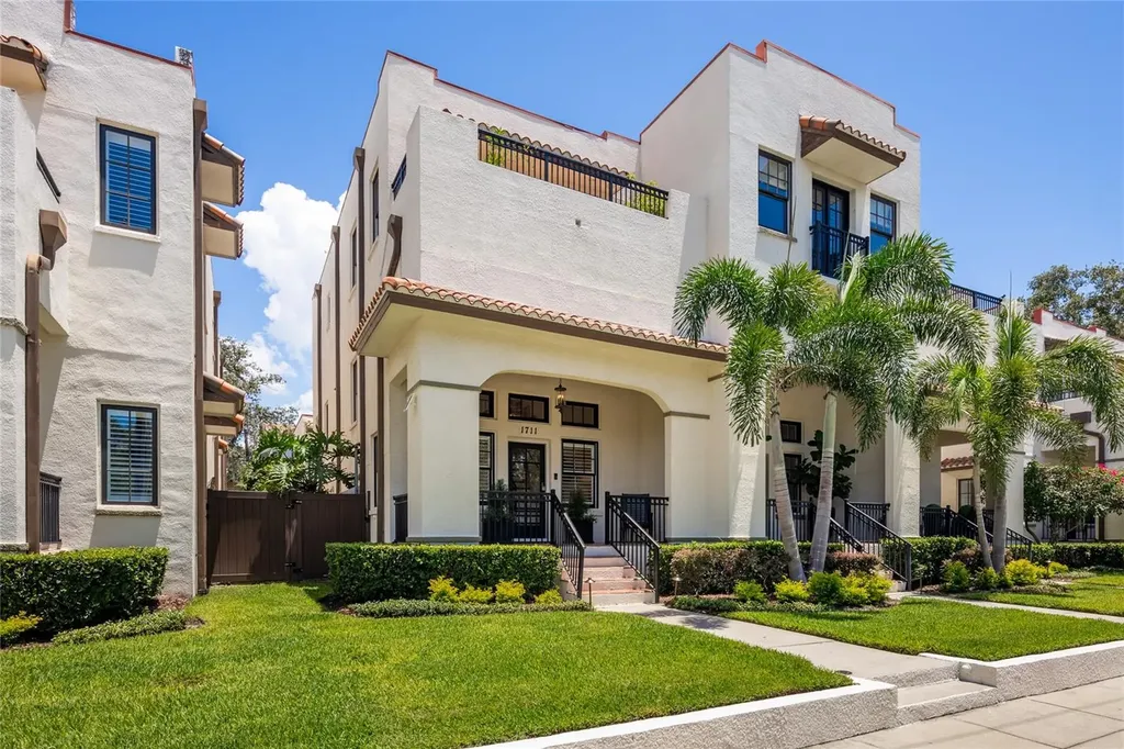 1711 W Watrous Avenue Tampa FL 33606