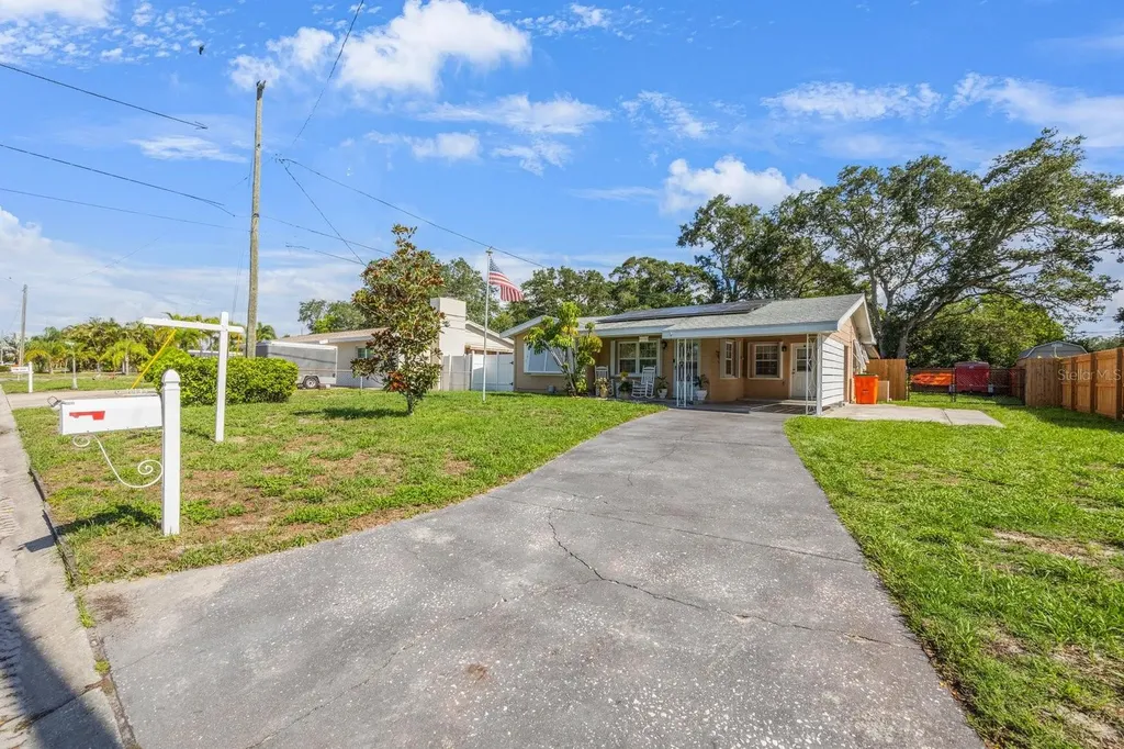 10133 52nd Avenue N St Petersburg FL 33708