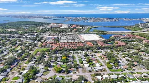 10133 52nd Avenue N St Petersburg FL 33708
