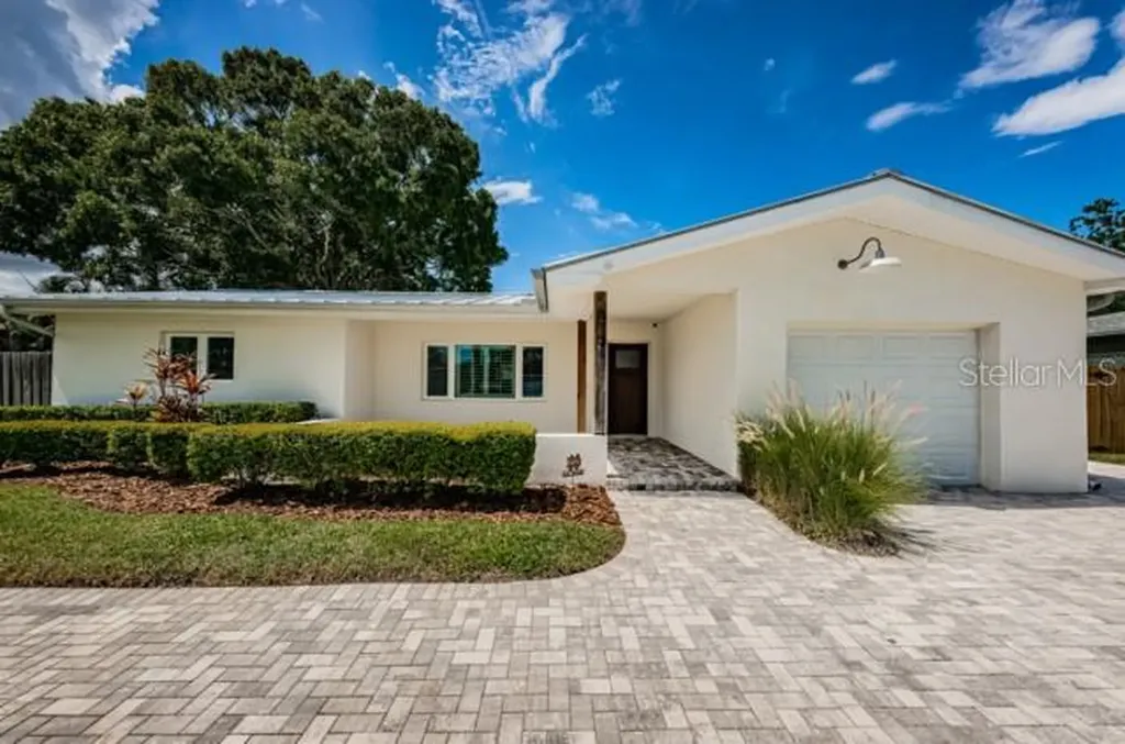 815 44th Avenue NE St Petersburg FL 33703