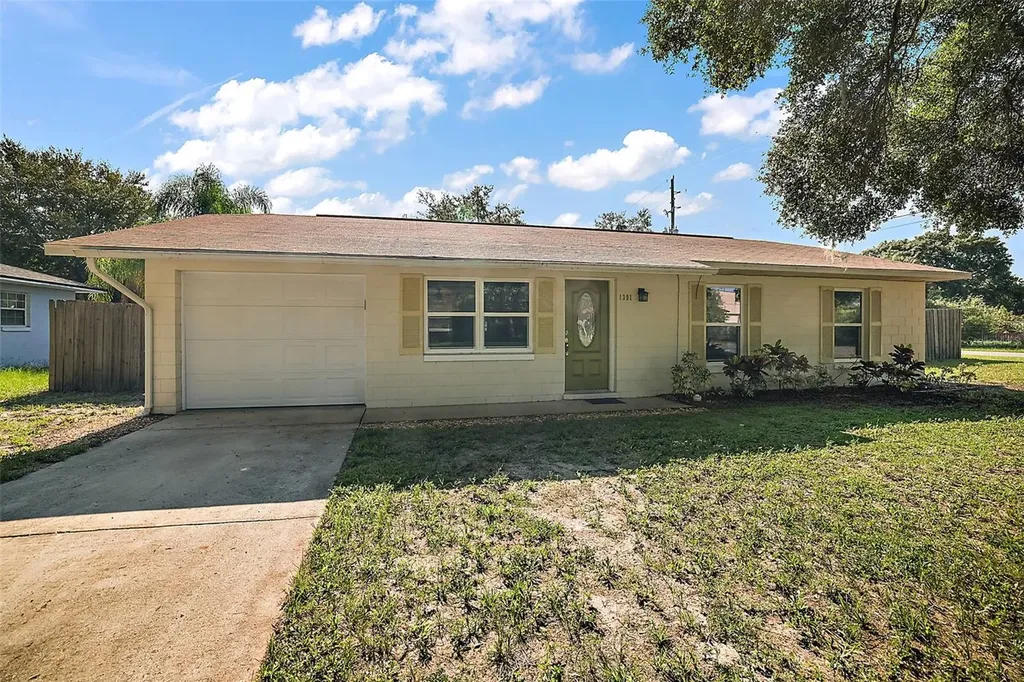 1391 Cedar Avenue Tavares FL 32778