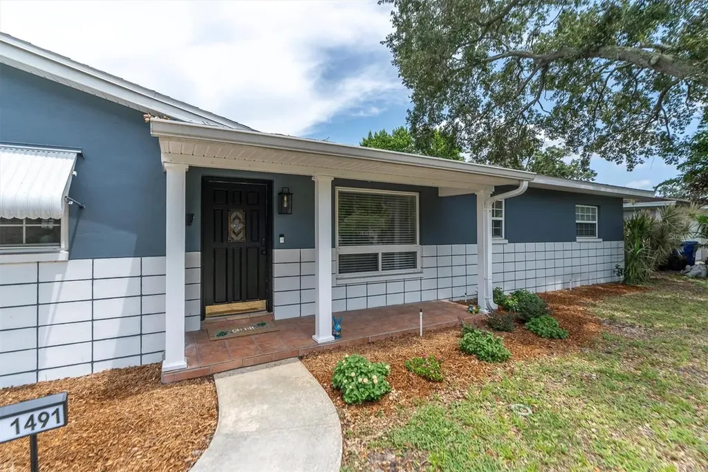 1491 Robinson Drive N St Petersburg FL 33710