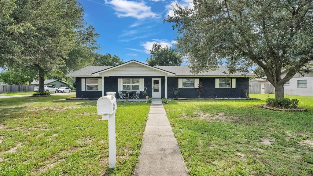 1206 Price Avenue Auburndale FL 33823