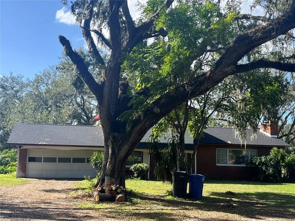 605 S Wiggins Road Plant City FL 33566