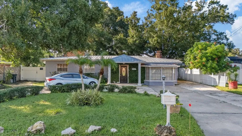 2922 W Clifton Street Tampa FL 33614