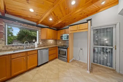 561 E Country Club Drive Williston FL 32696