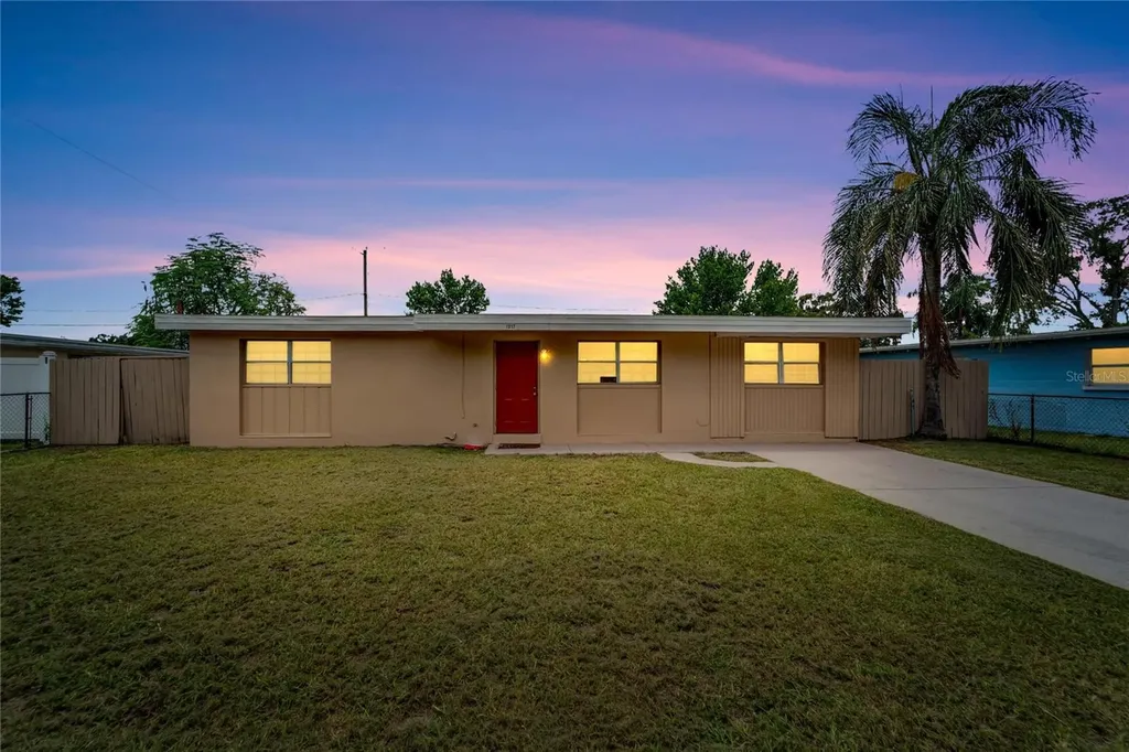 1317 Warrington Way Tampa FL 33619