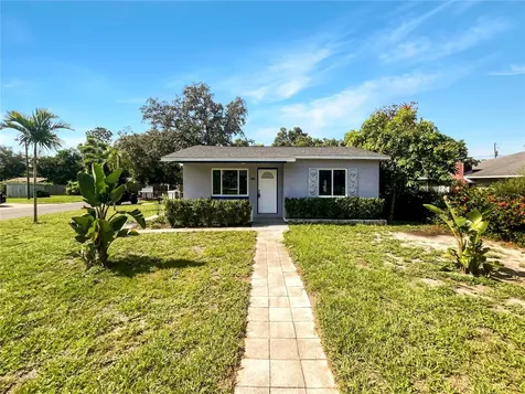 5106 44th Avenue N St Petersburg FL 33709