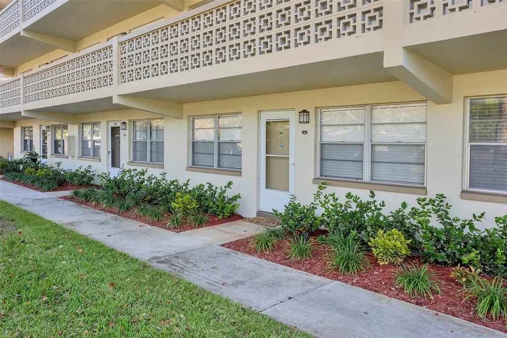 1051 79th Avenue N St Petersburg FL 33702